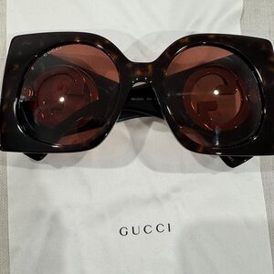 Gucci Oversized Tortoiseshell Square Sunglasses